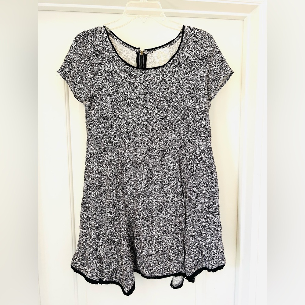 Sadie & Sage - Floral Mini Shift Dress- Navy and White